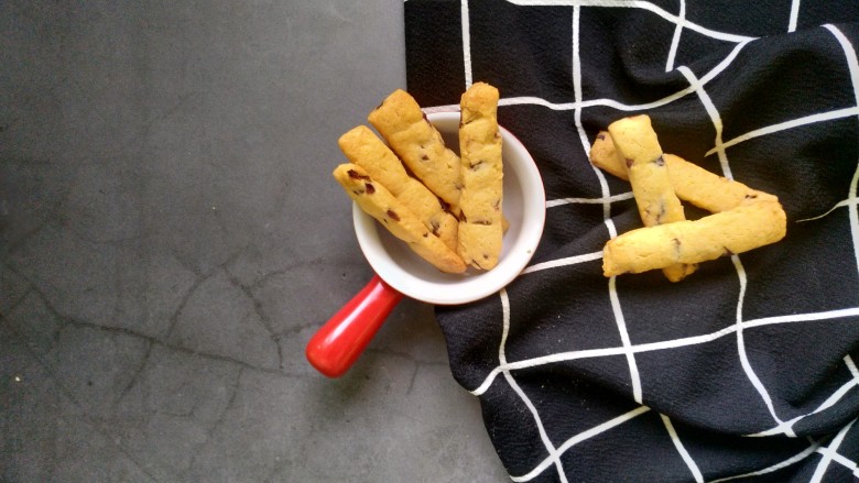 蔓越莓奶酥条,追剧必备的小饼干,大家可以试一试呀。