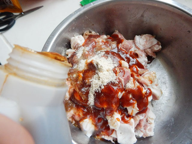 家常孜然羊肉串,加入<a style='color:red;display:inline-block;' href='/shicai/ 718'>料酒</a>