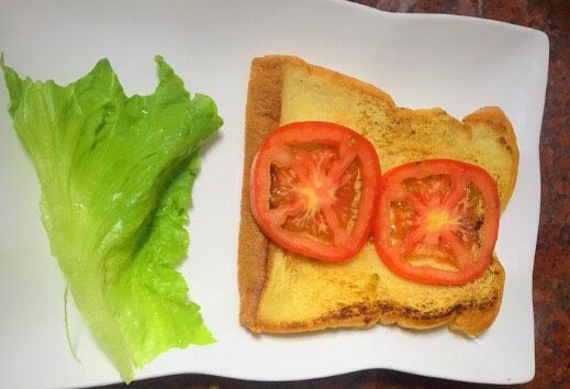 三明治,配菜洗好放置一旁备用