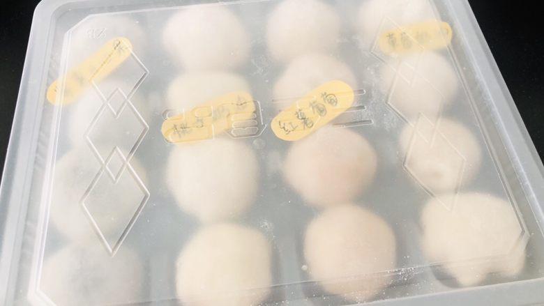 百味糯米糍,装盘进冰箱啦,啦啦啦啦~