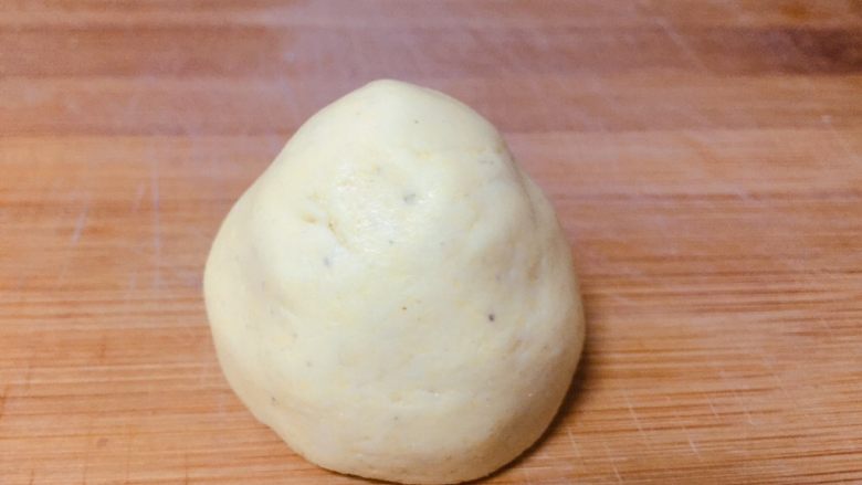 黄金玉米饼,搓成窝头状