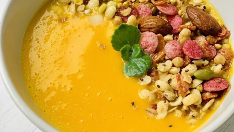 牛奶南瓜🎃羹,配上燕麦、坚果 营养健康