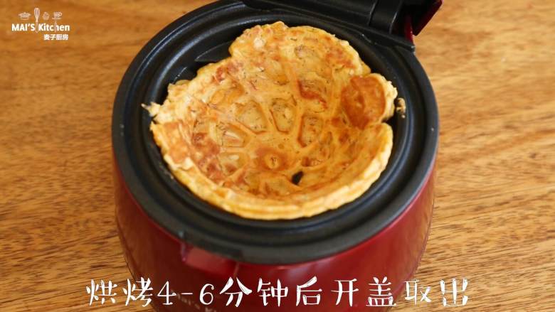 无糖无油【红薯燕麦碗(饼)】低脂,华夫碗机预热完成后,舀入约50g面糊,盖上上盖,烘烤4-6分钟