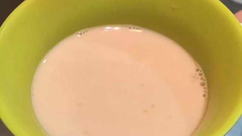 手煮奶茶,搞定,喝一大口,感觉喝了一整口的幸福!嘻嘻!