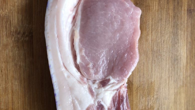 梅干菜烧肉,洗净切成小方块