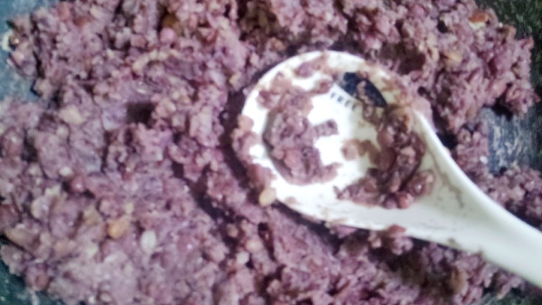 南瓜饼,炒豆馅，加糖。