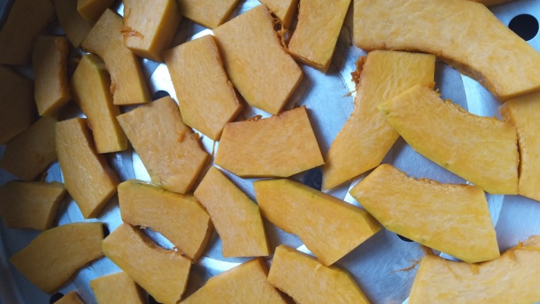 南瓜发糕,上锅蒸10分钟