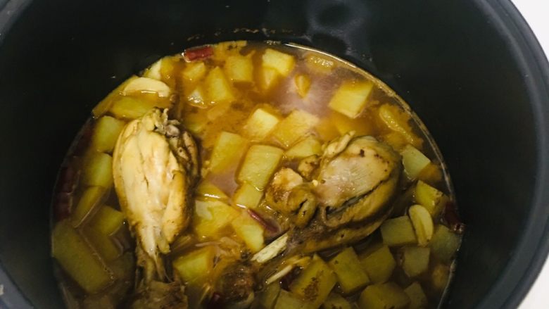 电饭锅鸡腿焖土豆,步骤要求