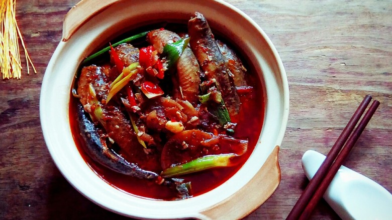 #中秋家宴集# 川香砂锅煨泥鳅,美食端上桌。