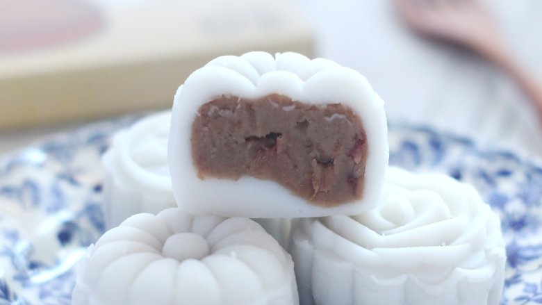 玫瑰栗蓉冰皮月饼