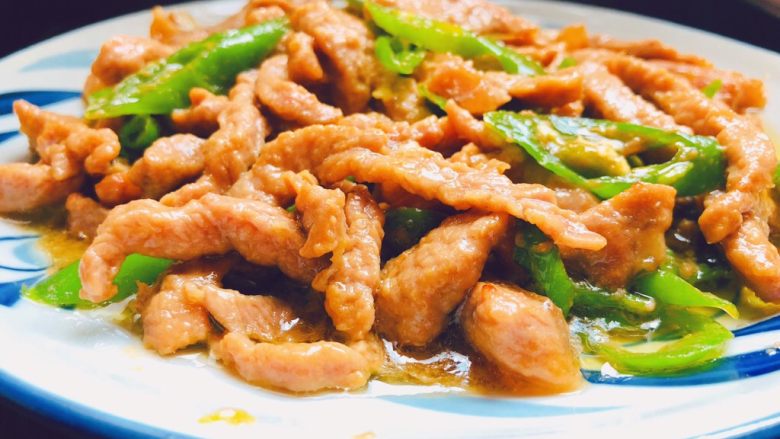 多做一步,牛柳又滑又嫩,味美多汁的青椒牛柳,成品图。