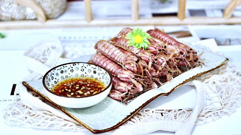 清蒸爬虾,搭配上姜汁,鲜美无比又解腻,每次2斤都不够吃的。