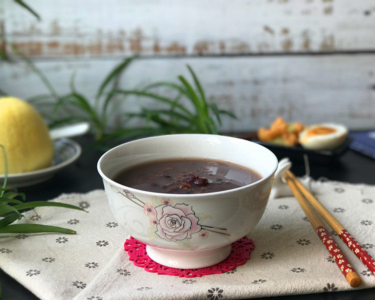 冬日暖心菜 红豆糙米粥,我喜欢纯味的,早餐来一碗,配上小菜和馒头,太棒了。