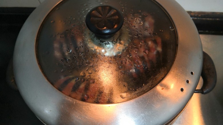灯笼茄子,上汽后,蒸10分钟,关火取出装盘