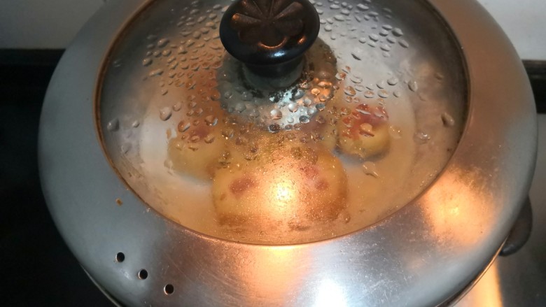 油豆腐酿肉,上汽后,蒸15分钟,关火取出