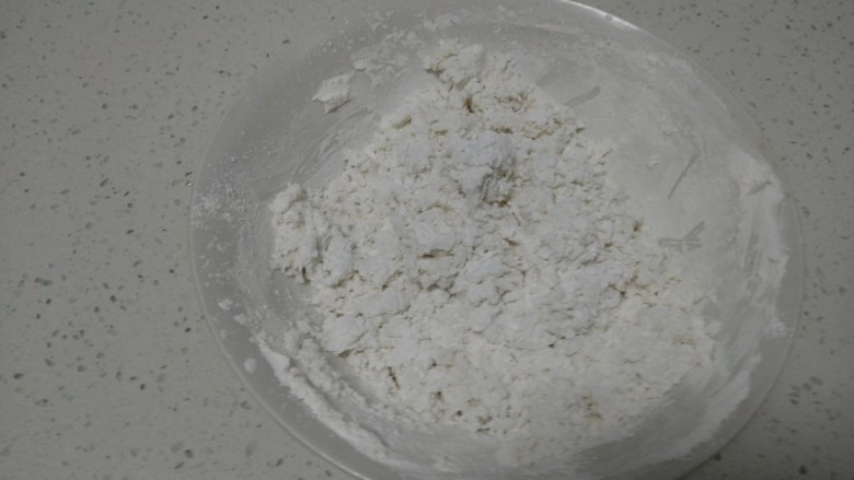 糖油酥脆糯米疙瘩,加入开水,搅拌均匀。