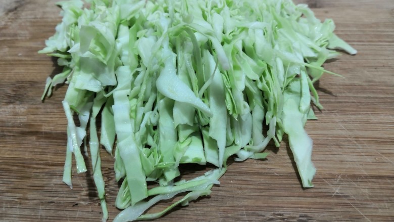 陕西胡辣汤,高丽菜,洗干净,切丝备用