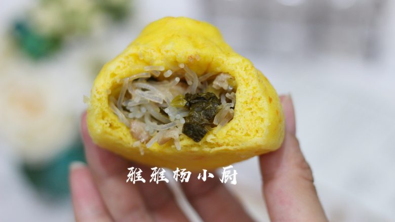 胡萝卜粉丝酸菜肉末包子,成品图