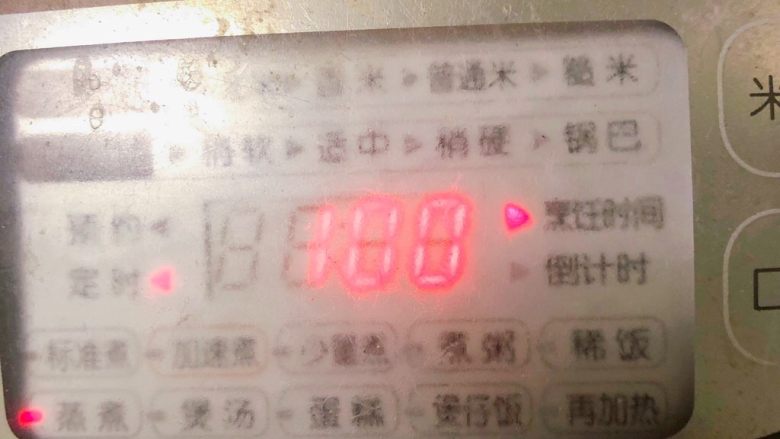 电饭锅盐焗鸡,
蒸煮键,调1小时