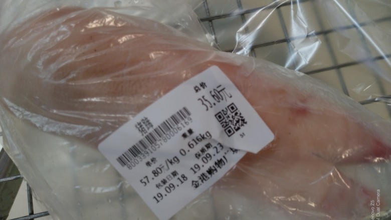 黄豆焖猪蹄,看现在的🐷脚价格,我问超市售货员怎么分清楚前脚和后脚,超市售货员说:没有后脚,都是前脚。
