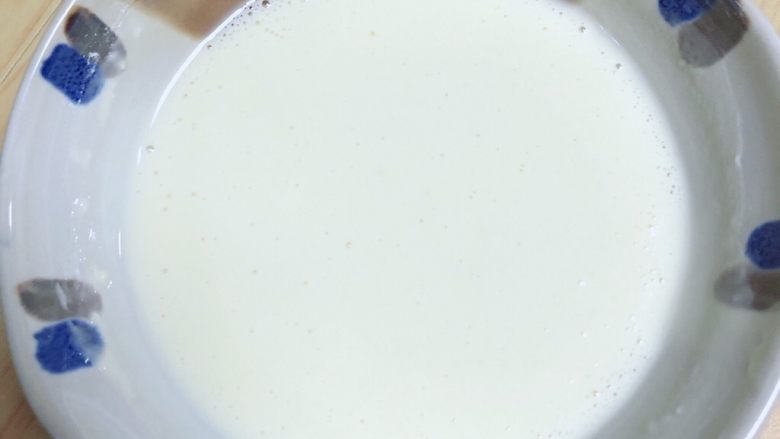 土豆虾球(天妇罗土豆虾球),搅拌好的天妇罗糊待用。