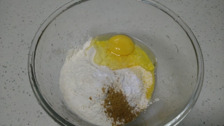 小白菜、玉米面、鸡蛋饼,加入小苏打。
