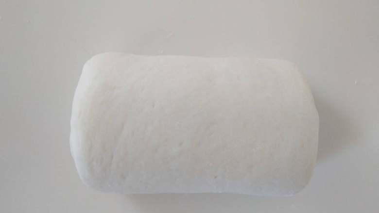 北海道牛奶土司,１４、卷起，收紧封口。
