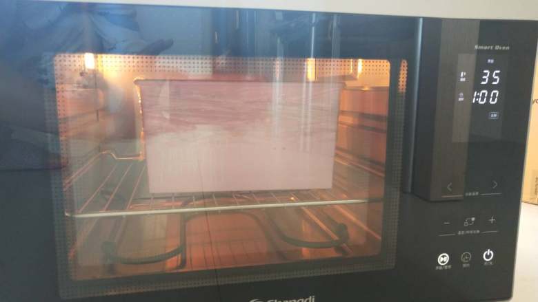 北海道牛奶土司,１６、长帝蒸烤箱启动发酵功能，３０或者３５度即可。
