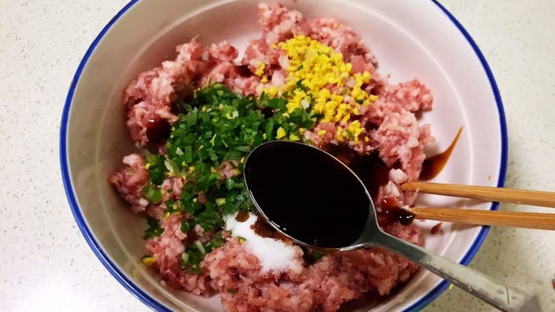 宝宝水饺,加入<a style='color:red;display:inline-block;' href='/shicai/ 788'>生抽</a>