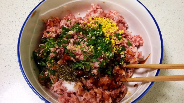 宝宝水饺,顺着一个方向调匀