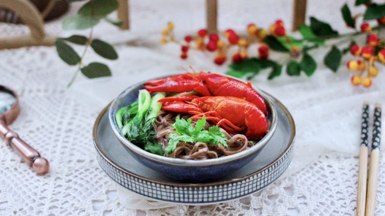 小龙虾青菜清汤荞麦面,再来一张诱惑你。