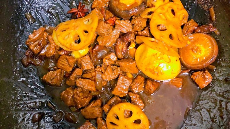 卤牛肉饭,我们家孩子不太爱吃太多汤汁我就留了一点汤汁,如果你们家要泡饭可以多留一点汤汁