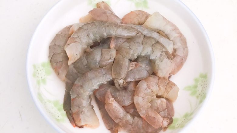蝴蝶虾,鲜虾剥皮,去除虾头虾尾