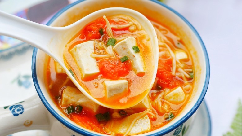 番茄金针菇豆腐汤,来一口呀~