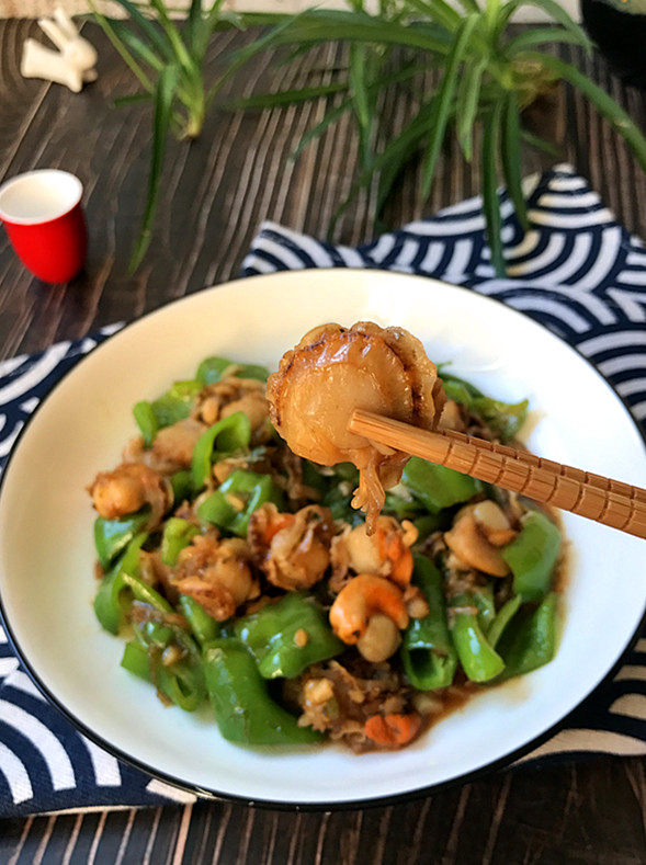 冬日暖心菜 青椒爆炒扇贝肉,香辣可口,鲜嫩多汁;你们看,我先来一个