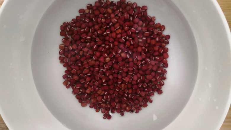 养生补血五红汤,<a style='color:red;display:inline-block;' href='/shicai/ 3607'>红豆</a>,提前浸泡4小时,浸泡后,煮的软烂些