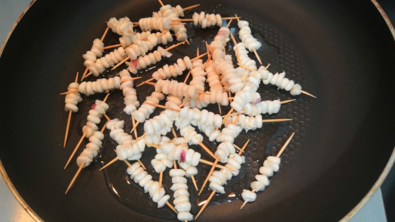 牙签玉米粒,倒入牙签玉米