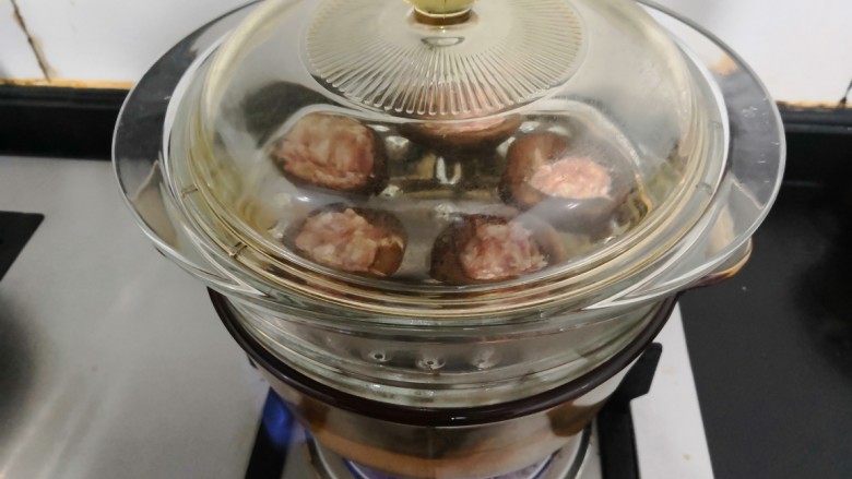 香菇酿肉,大火蒸12分钟,关火