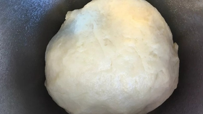彩虹蛋黄酥,揉成光滑的面团,然后放入保鲜袋内,松弛20分钟