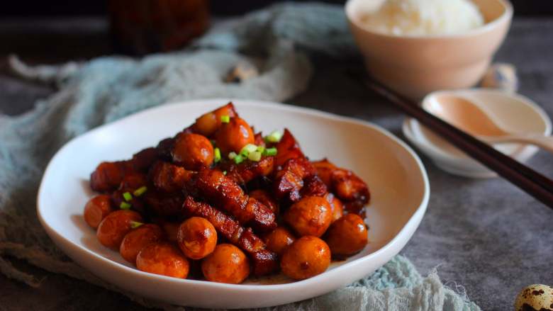 红烧肉鹌鹑蛋
