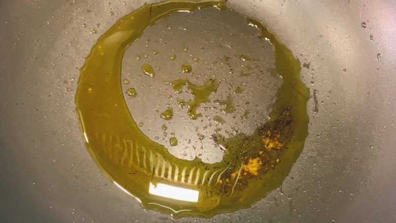 火山土豆泥,起锅，少量油