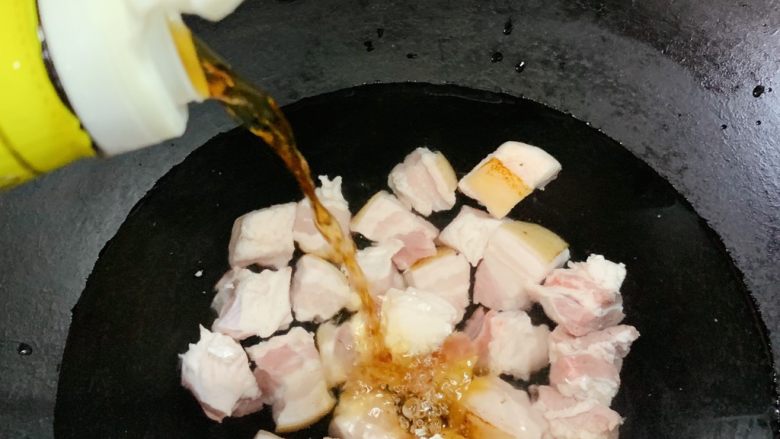 红烧肉,冷水下锅,<a style='color:red;display:inline-block;' href='/shicai/ 718'>料酒</a>老姜焯水