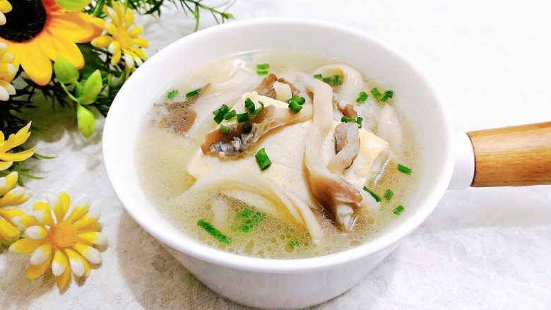 菌菇豆腐汤,上桌,即可开吃