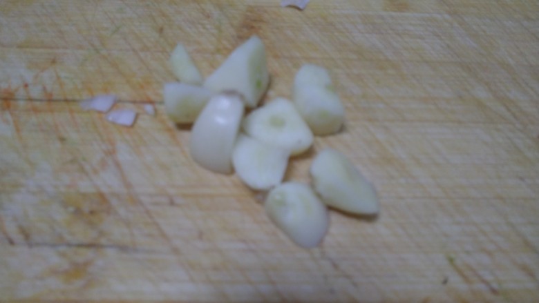 尖椒炒西红柿炖白菜,蒜切片