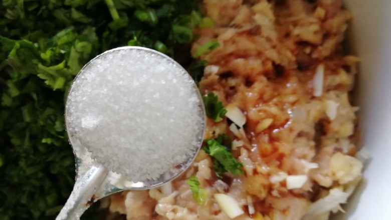 鸡汤馄饨,调味:加一小勺盐。