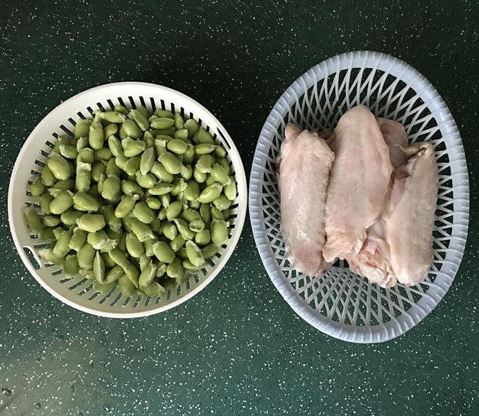 毛豆烧鸭翅,备好食材