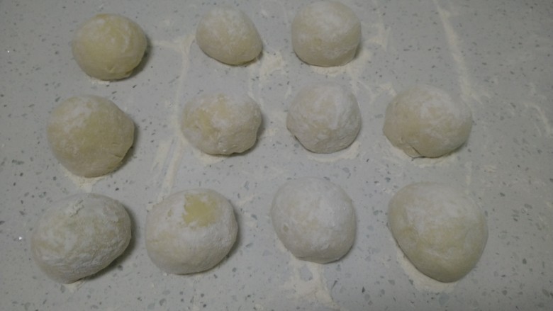 南瓜枣卷,将剂子团圆