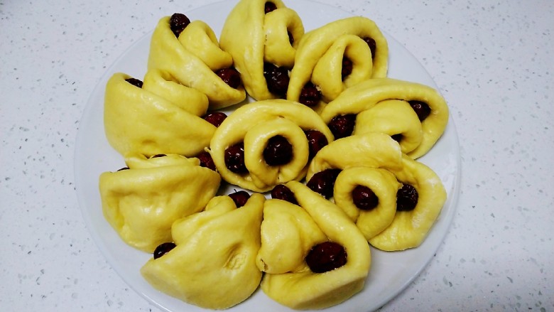 南瓜枣卷,盛入盘中