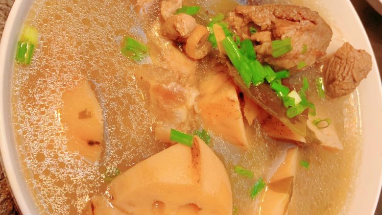 莲藕炖猪蹄,海带头煮10分钟后就完成了