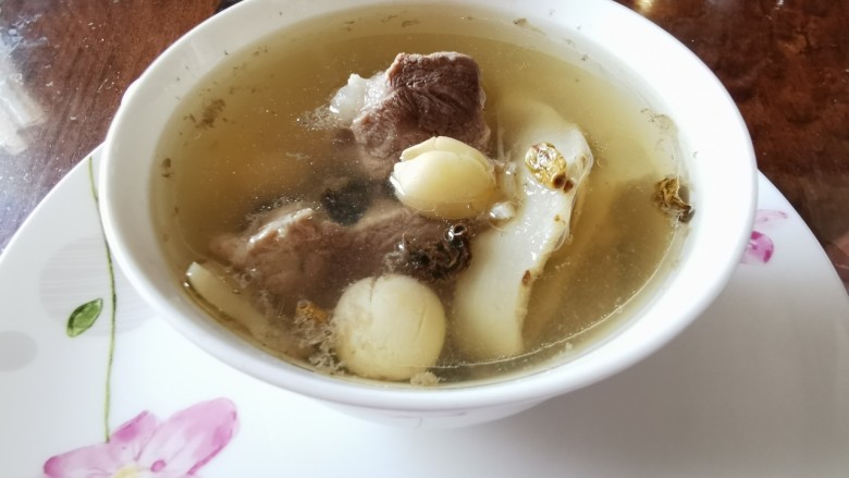 石斛麦冬滋润猪肉汤,加盐饮用。